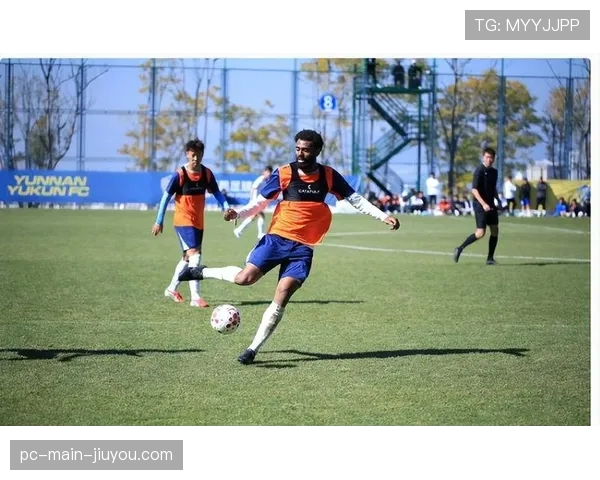 多支球队赴欧洲进行季前训练，并与当地俱乐部进行热身赛